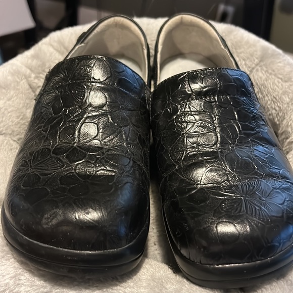 Alegria Slip-ons. - Picture 4 of 8